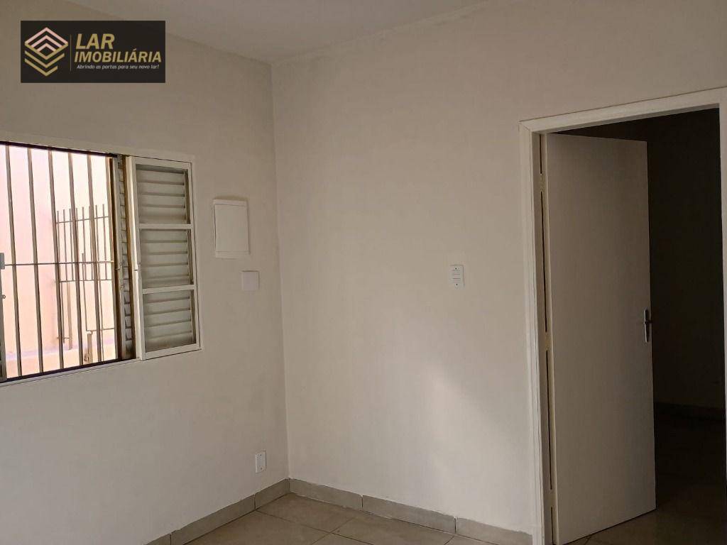 Casa para alugar com 3 quartos, 90m² - Foto 19