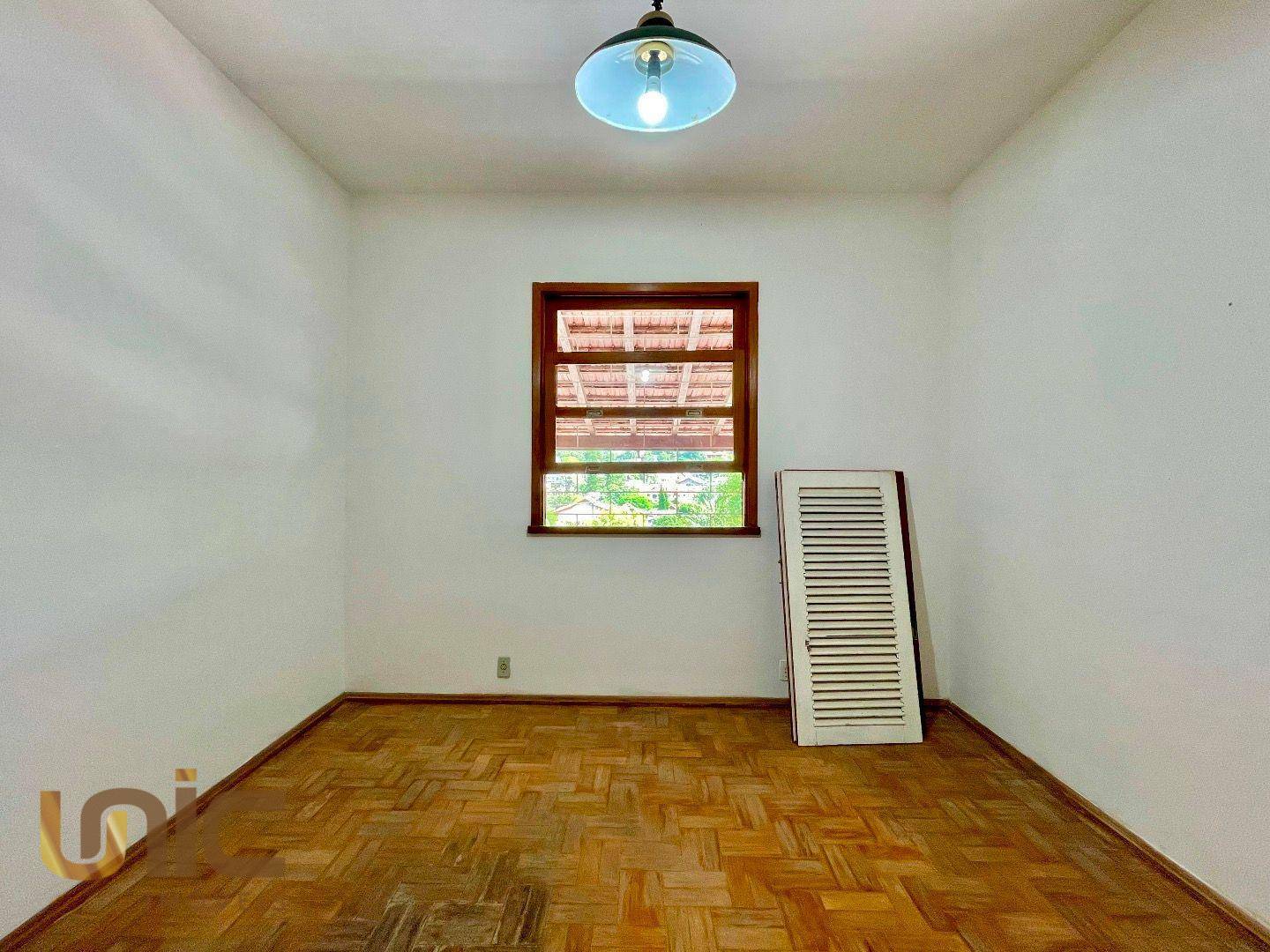 Casa à venda com 4 quartos, 300m² - Foto 11