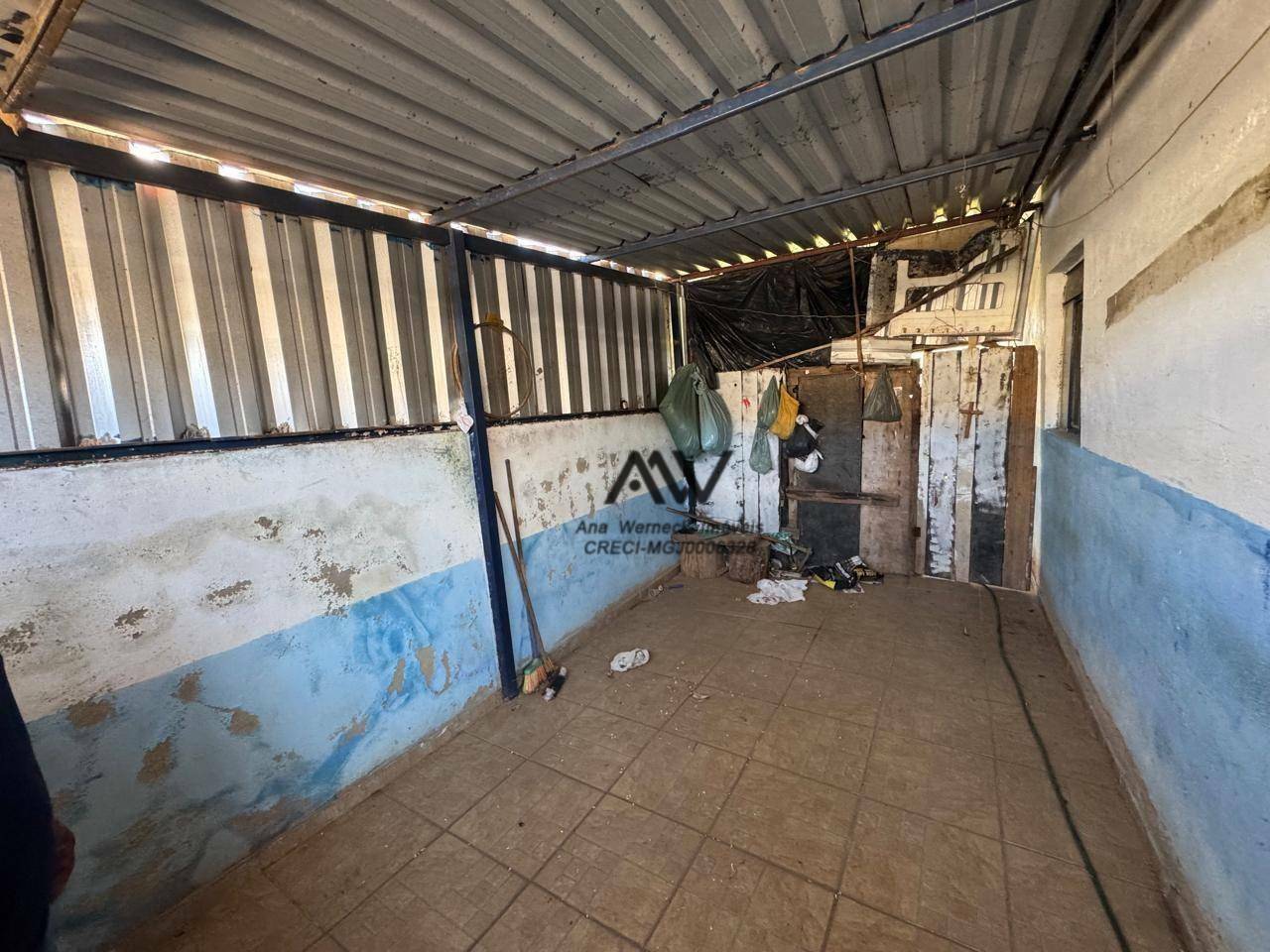 Casa à venda com 2 quartos, 85m² - Foto 2