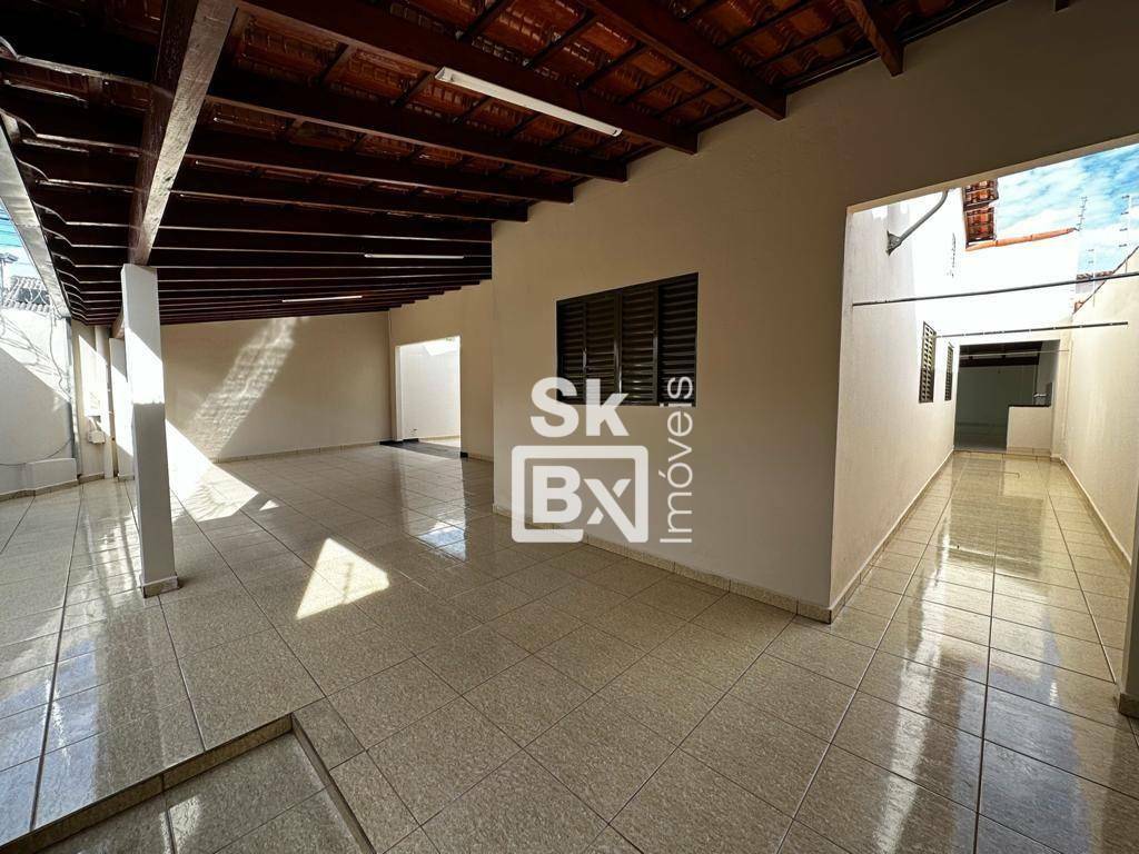 Casa à venda com 3 quartos, 168m² - Foto 2