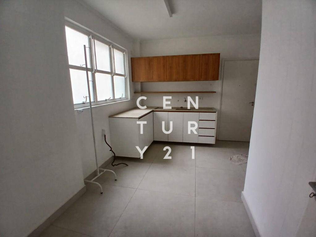 Apartamento para alugar com 3 quartos, 120m² - Foto 13