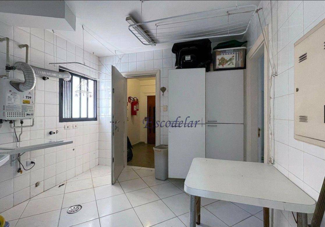 Apartamento para alugar com 3 quartos, 227m² - Foto 14