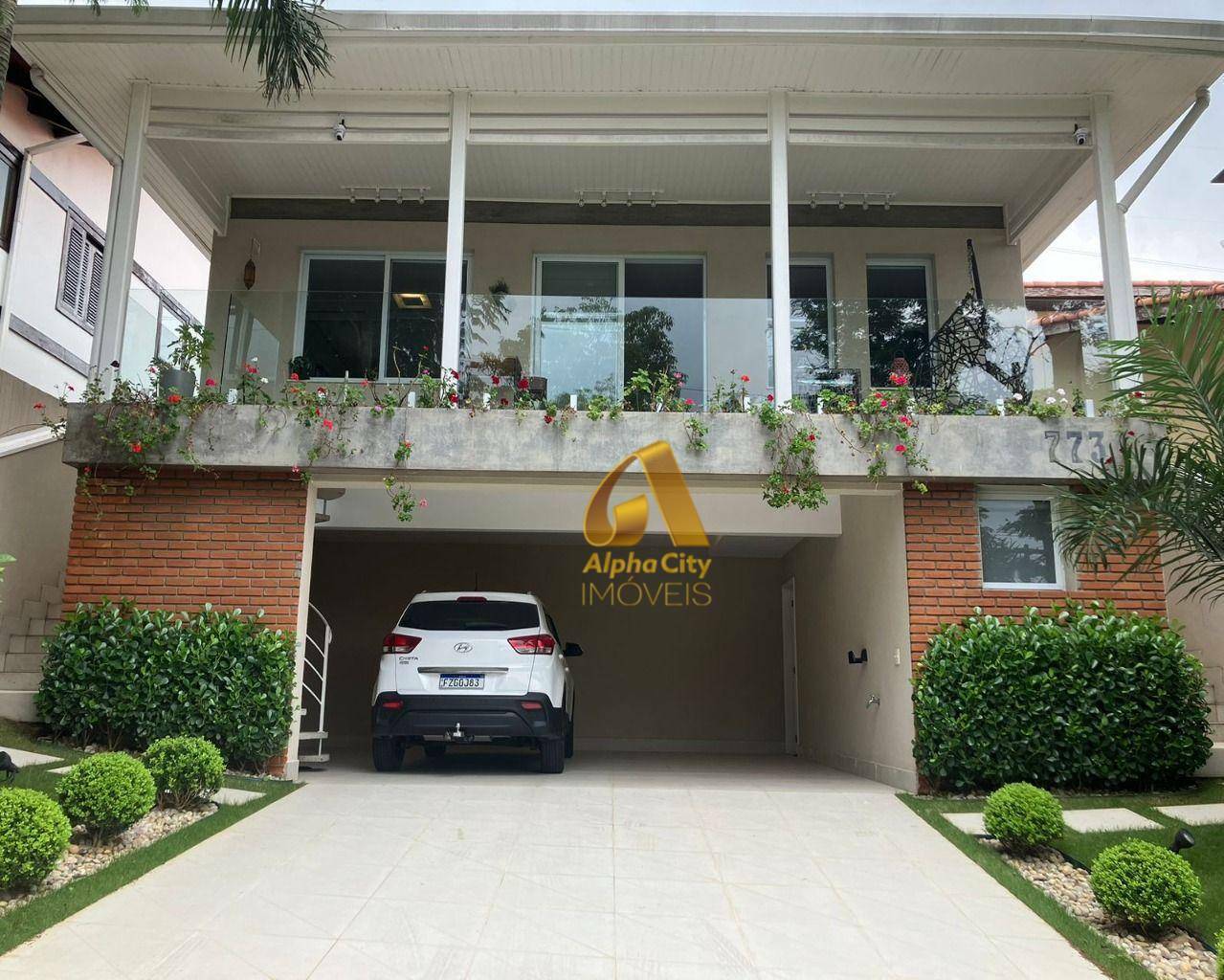 Casa de Condomínio à venda com 3 quartos, 239m² - Foto 1