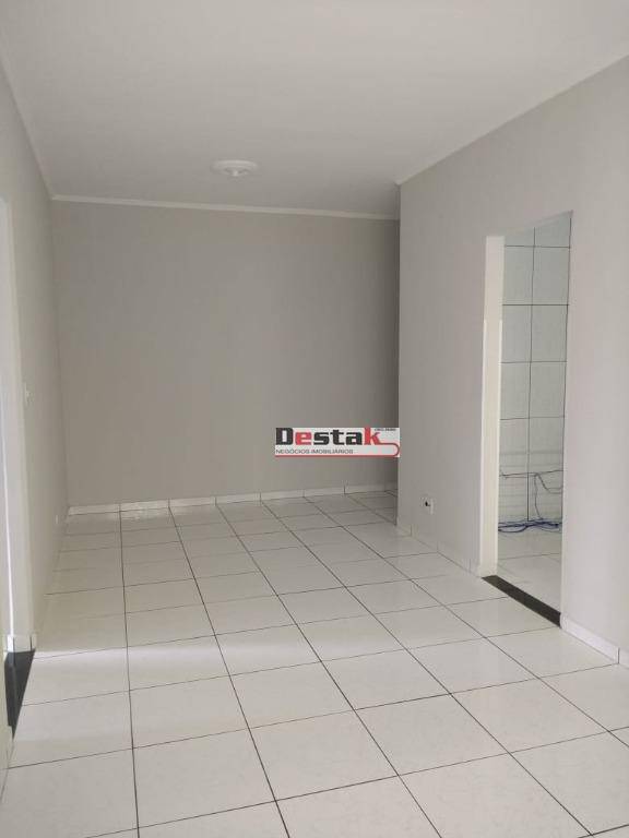 Apartamento à venda com 2 quartos, 67m² - Foto 4