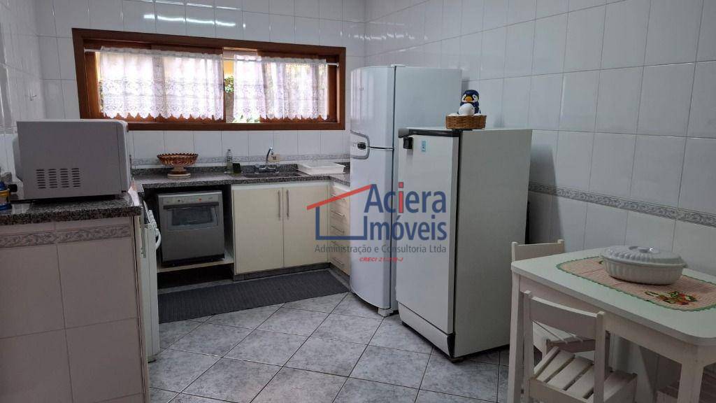 Casa de Condomínio para alugar com 3 quartos, 176m² - Foto 19