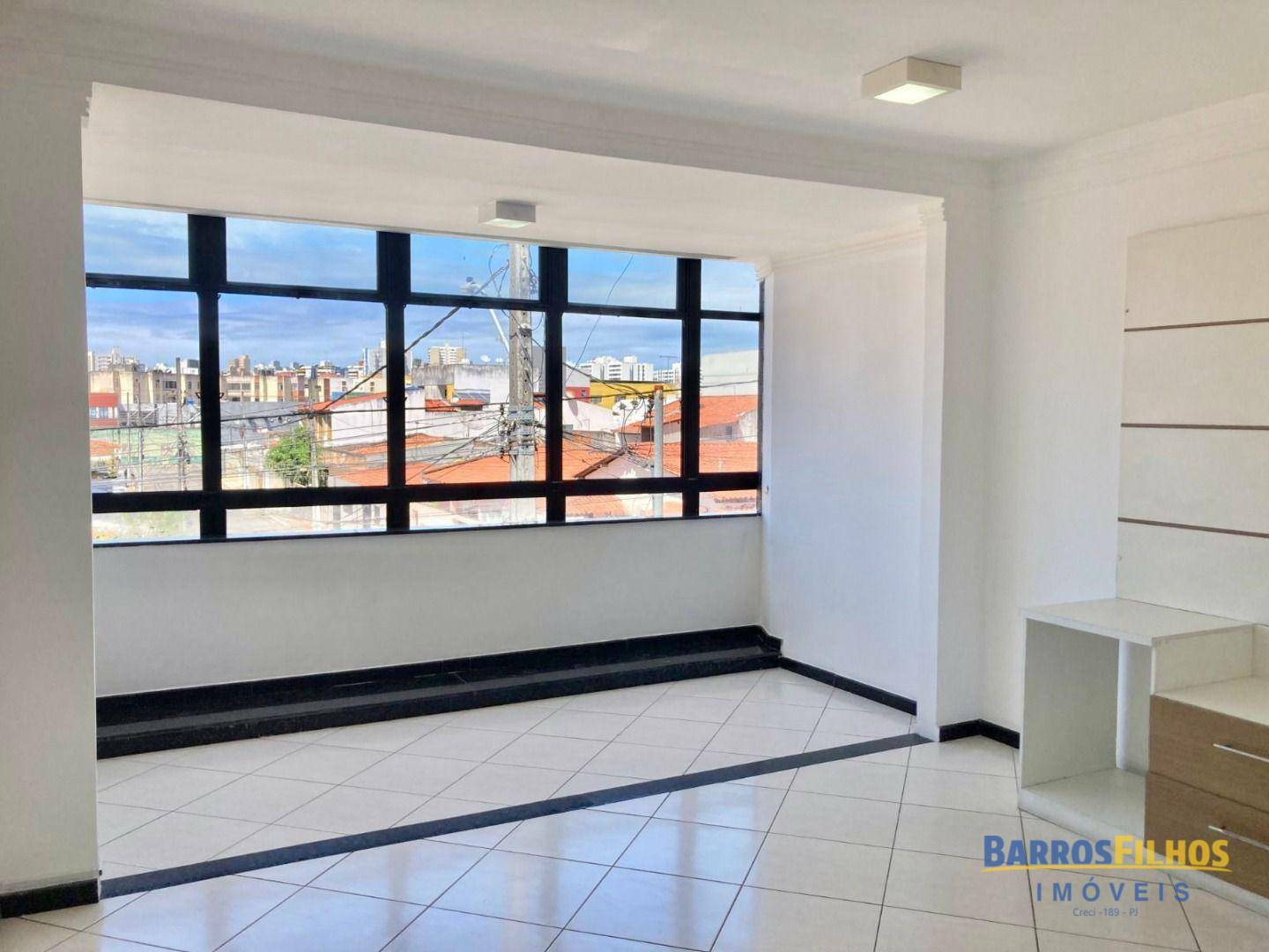 Casa para alugar com 4 quartos, 300m² - Foto 13