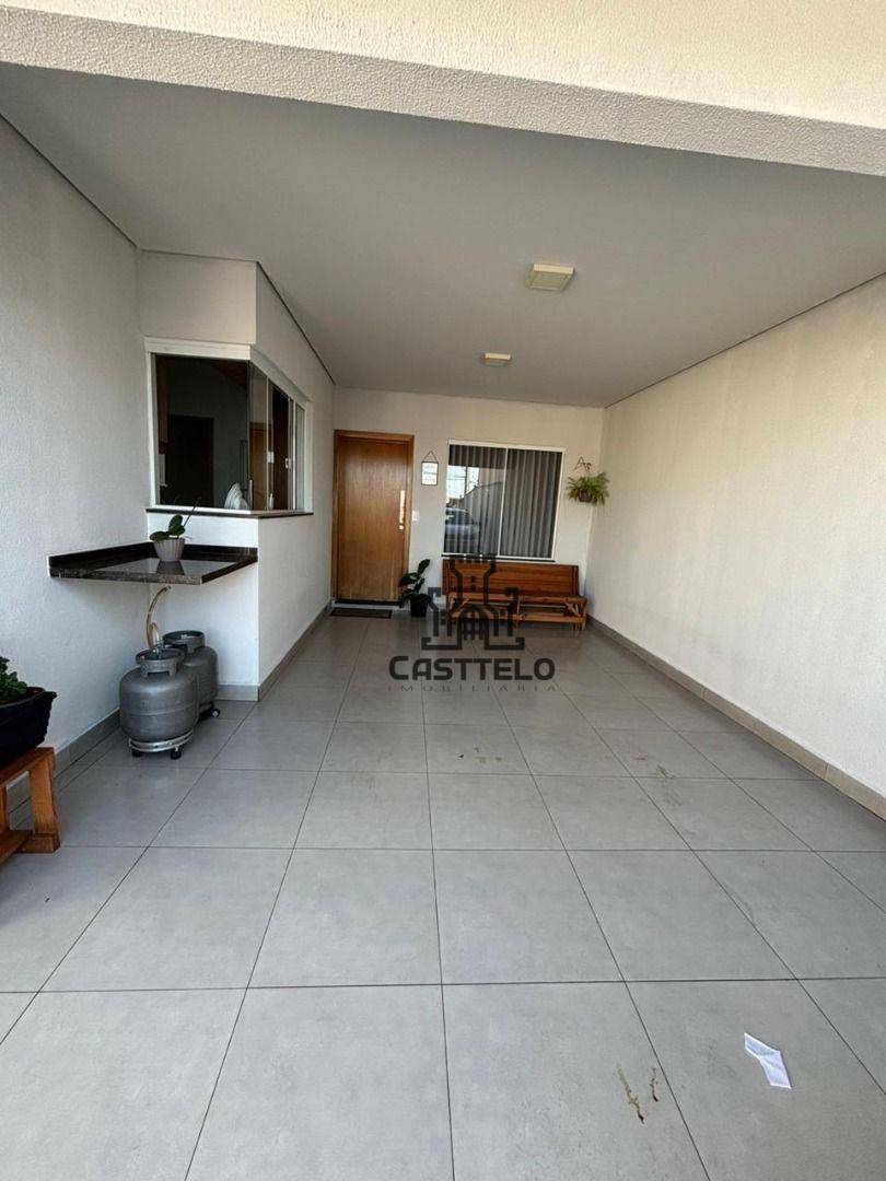 Casa à venda com 3 quartos, 116m² - Foto 2