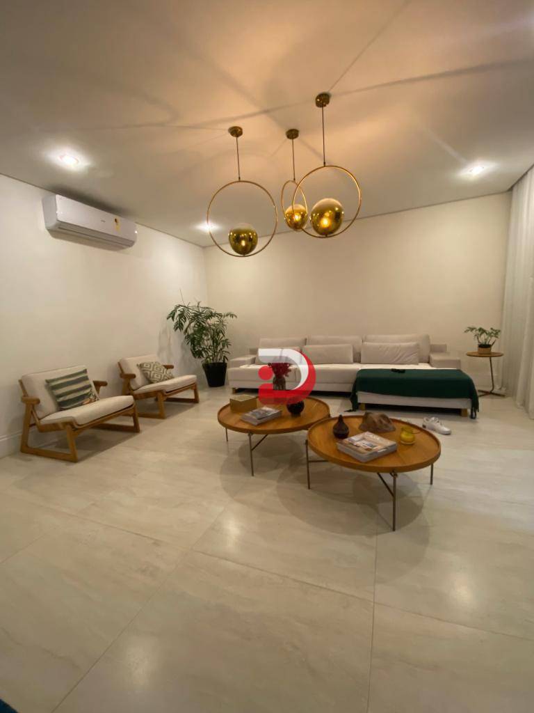 Casa à venda com 6 quartos, 600m² - Foto 1