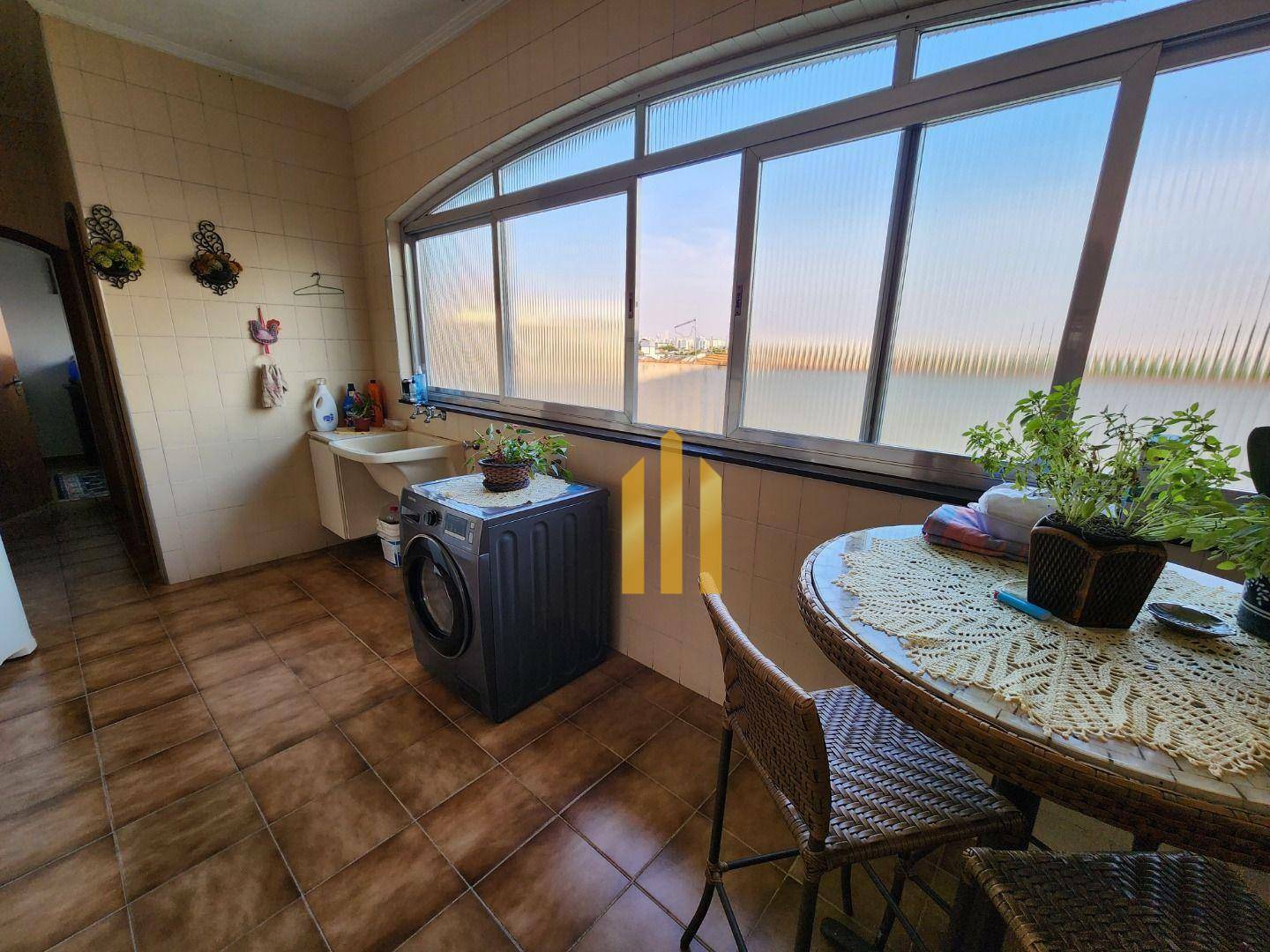 Casa à venda com 3 quartos, 250m² - Foto 7