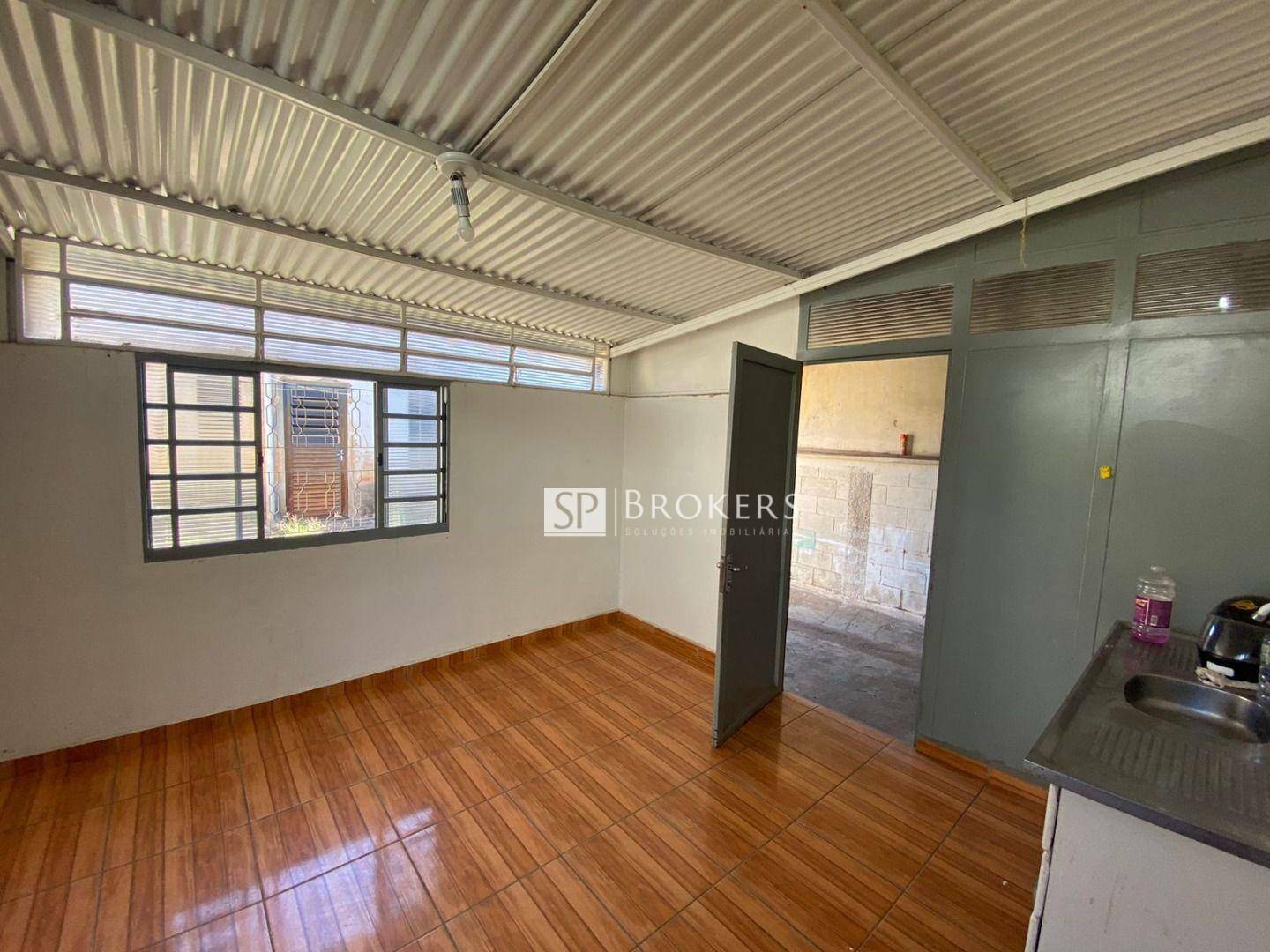 Casa à venda com 4 quartos, 212m² - Foto 1