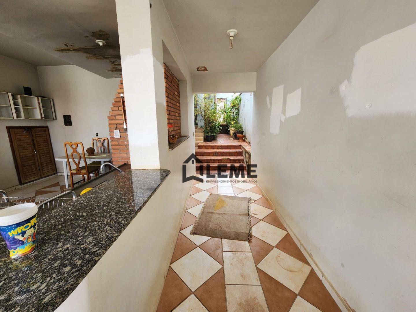 Casa à venda com 6 quartos, 265m² - Foto 3