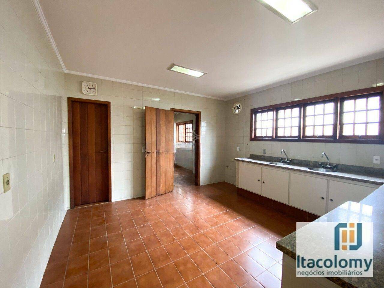 Casa de Condomínio à venda com 3 quartos, 268m² - Foto 33