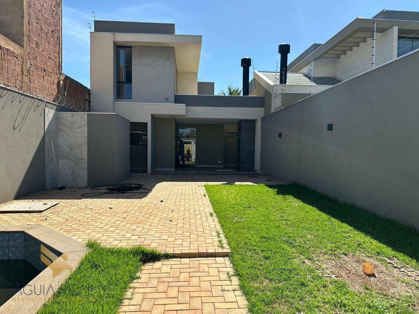 Casa à venda com 3 quartos, 124m² - Foto 2