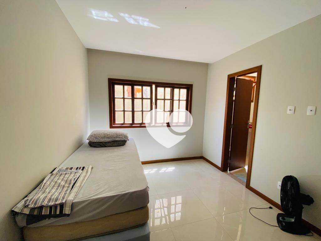 Casa de Condomínio à venda com 6 quartos, 215m² - Foto 20