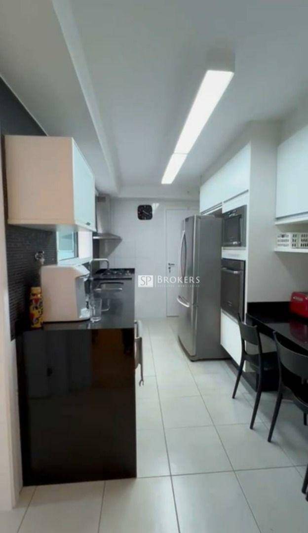 Apartamento à venda com 3 quartos, 151m² - Foto 2