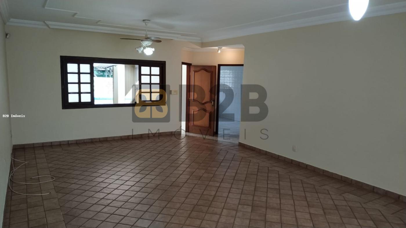 Casa à venda com 3 quartos, 200m² - Foto 13