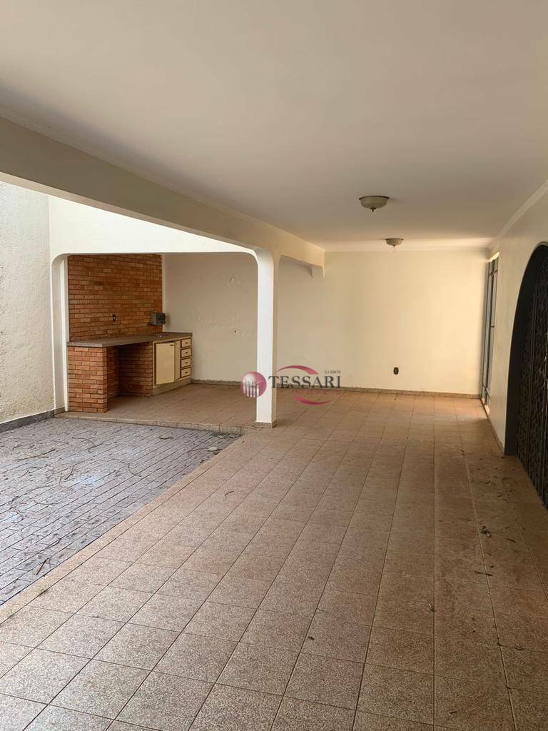 Casa à venda com 3 quartos, 242m² - Foto 2