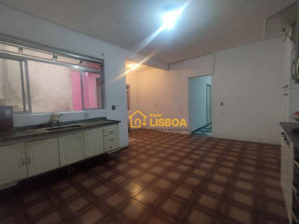 Casa para alugar com 2 quartos, 40m² - Foto 13