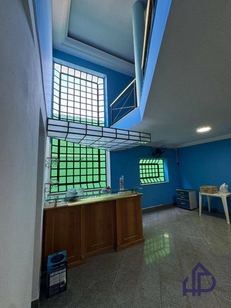 Casa para alugar com 3 quartos, 250m² - Foto 10