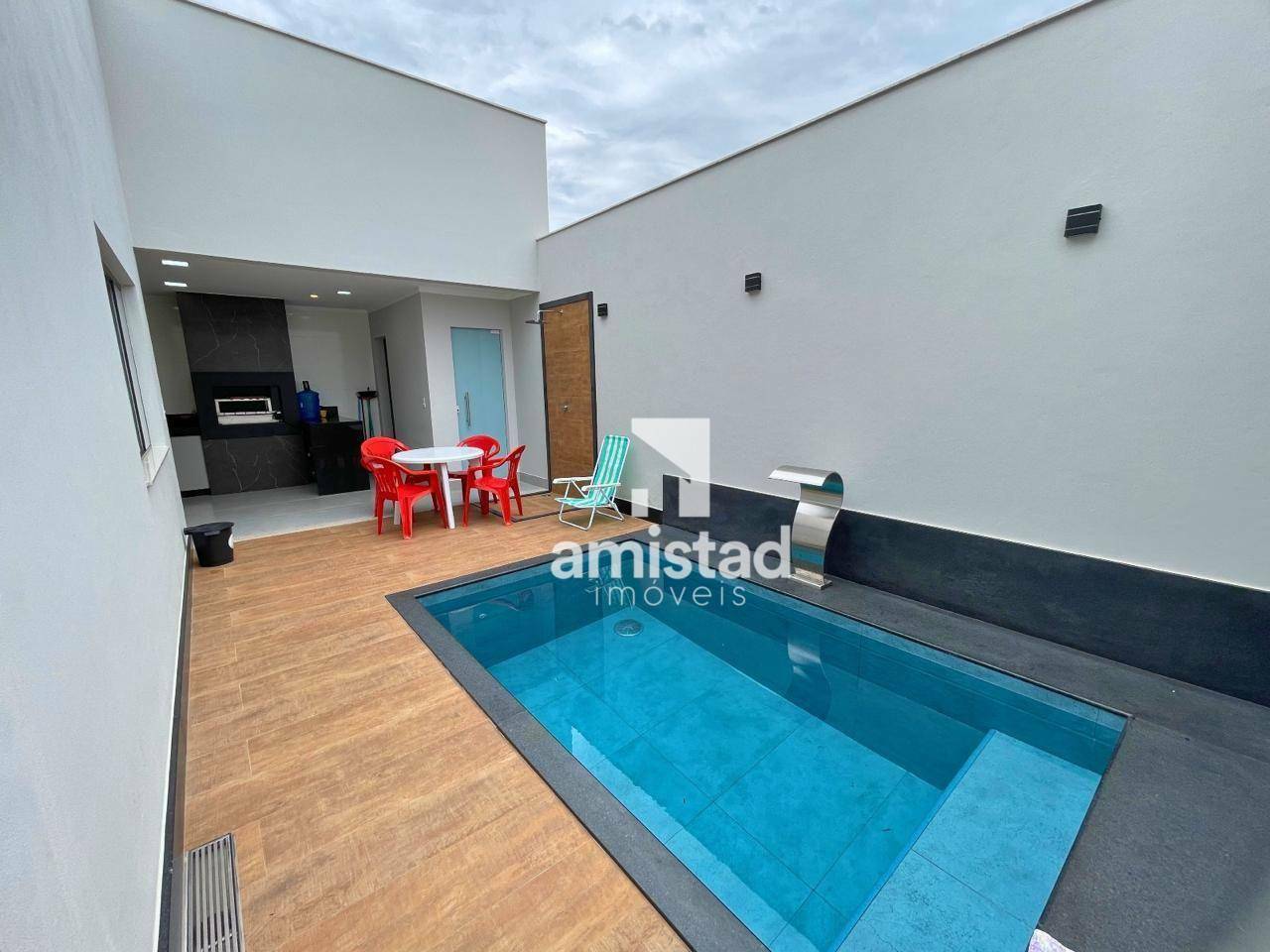 Casa à venda com 2 quartos, 150m² - Foto 1