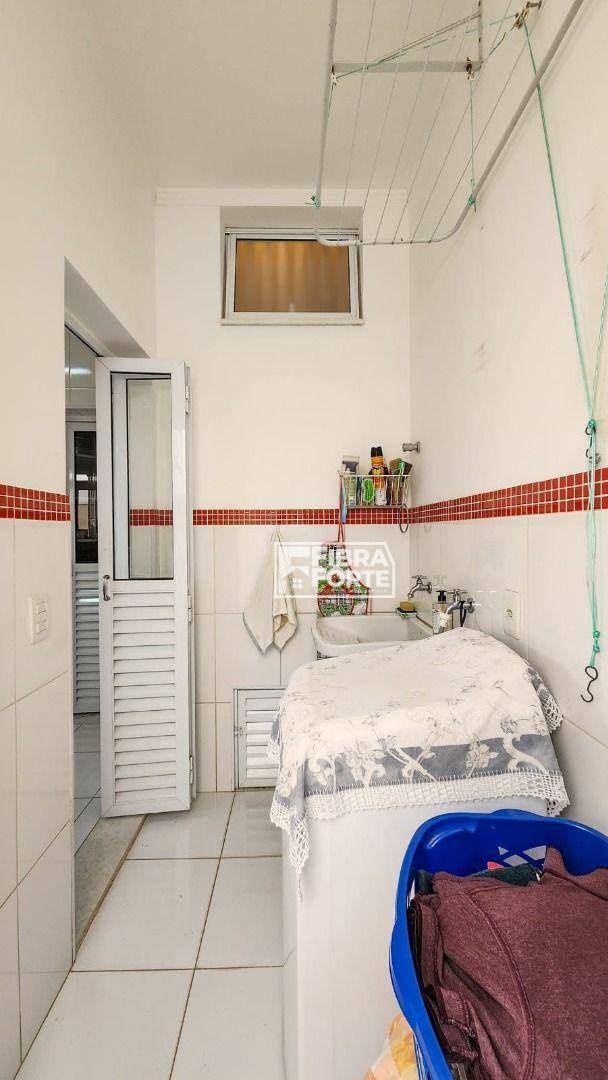 Casa de Condomínio à venda com 3 quartos, 240m² - Foto 18