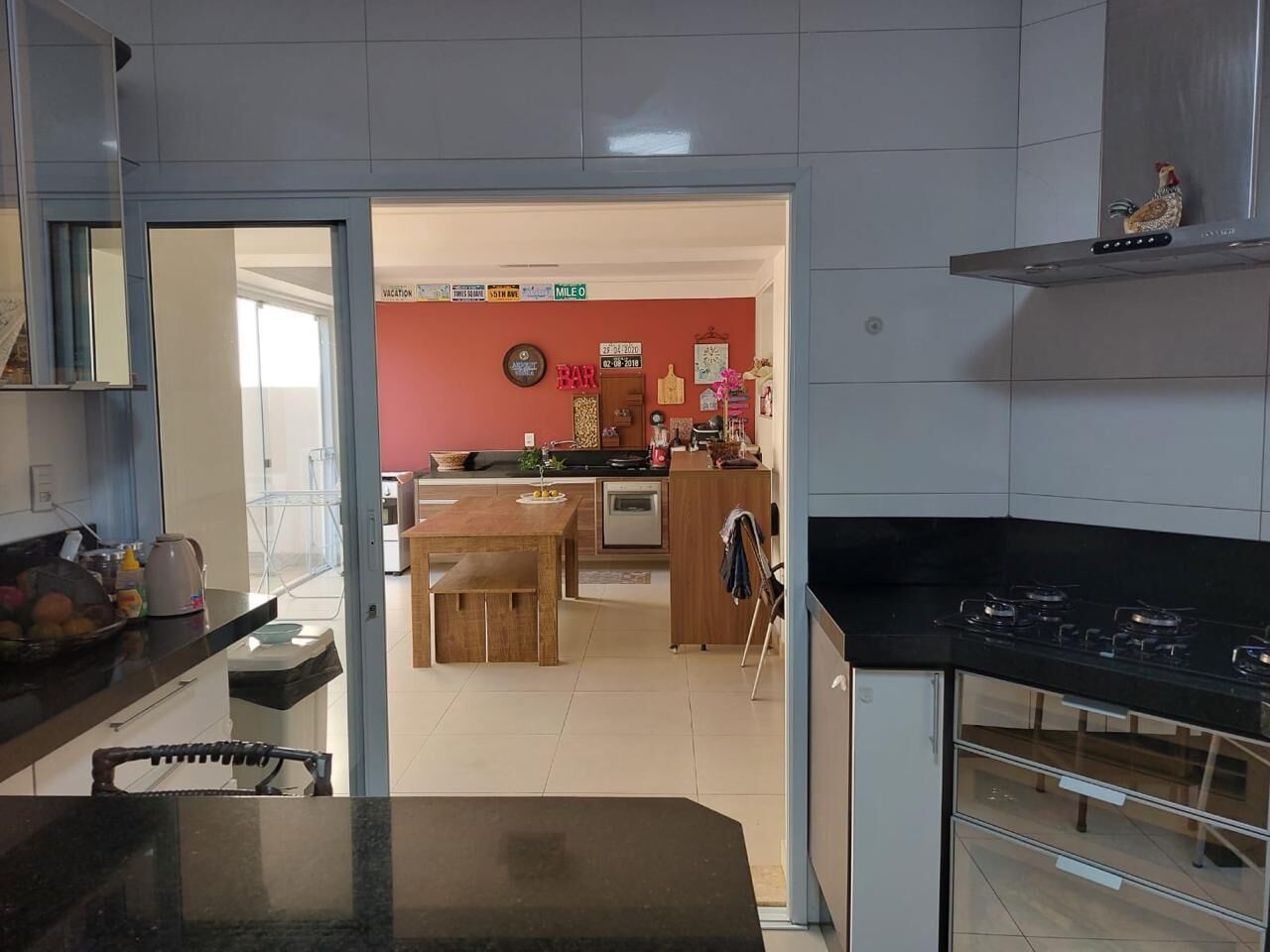 Casa à venda com 3 quartos, 250m² - Foto 2