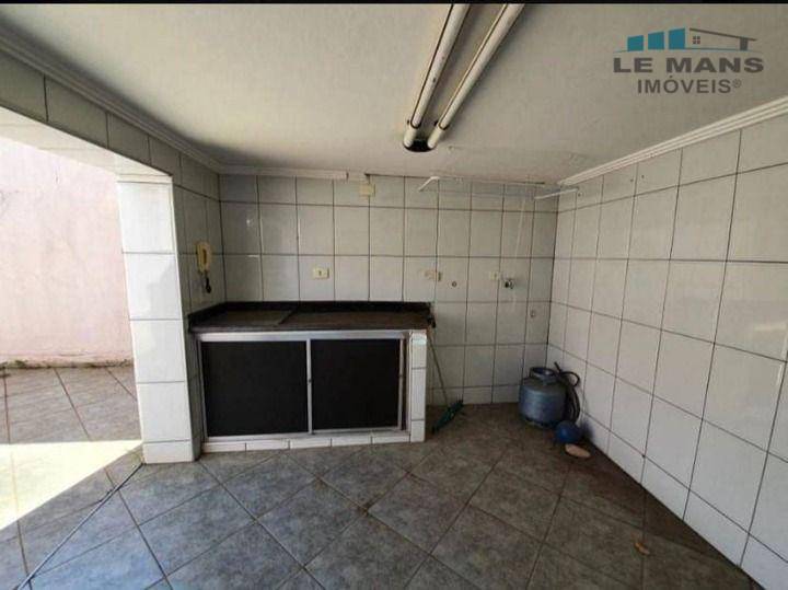 Casa à venda com 2 quartos, 140m² - Foto 2