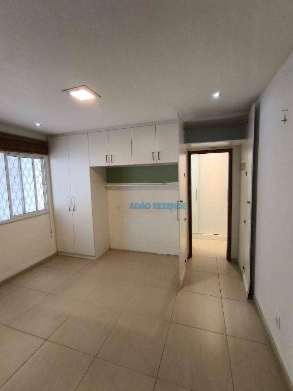 Casa à venda com 4 quartos, 220m² - Foto 12