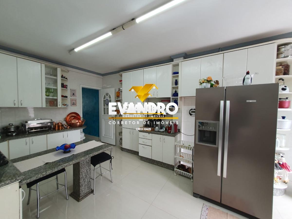 Casa à venda com 3 quartos, 600m² - Foto 18