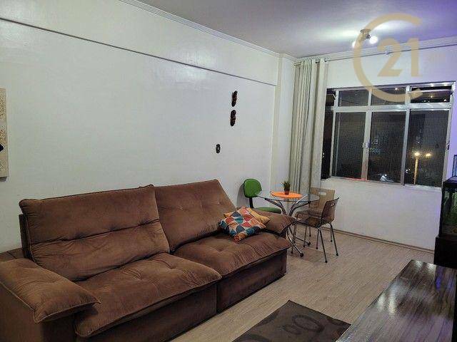 Apartamento à venda com 2 quartos, 70m² - Foto 3