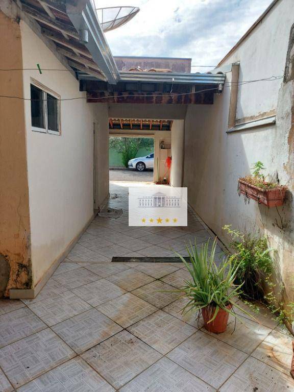 Casa à venda com 1 quarto, 170m² - Foto 2