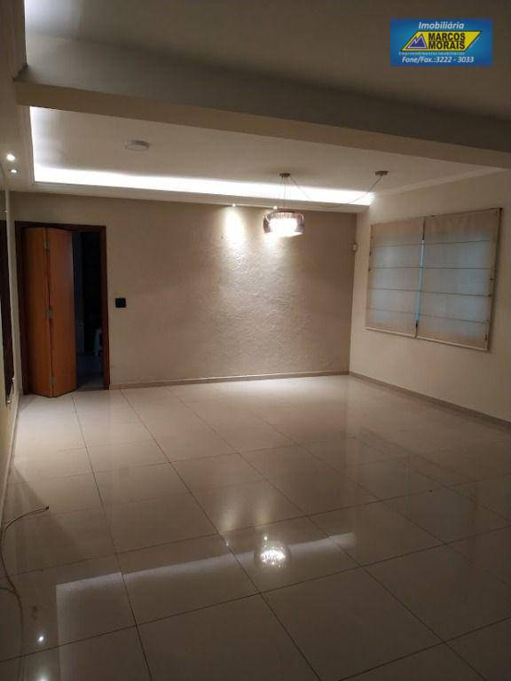 Casa à venda com 4 quartos, 180m² - Foto 22