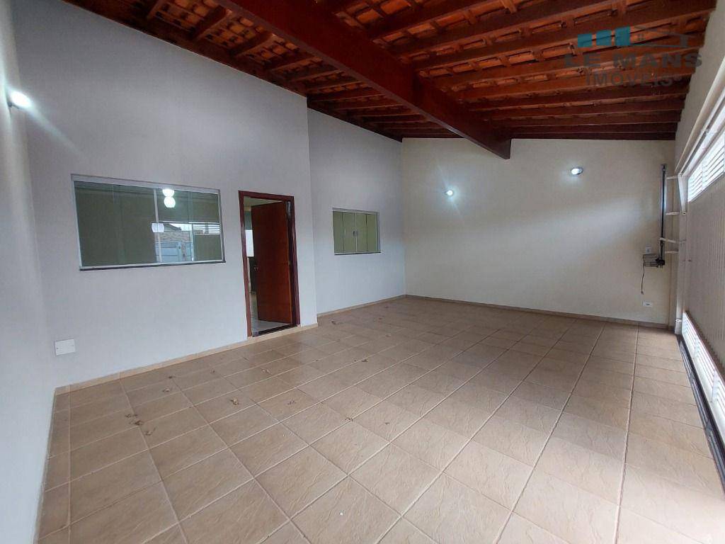 Casa para alugar com 3 quartos, 130m² - Foto 1