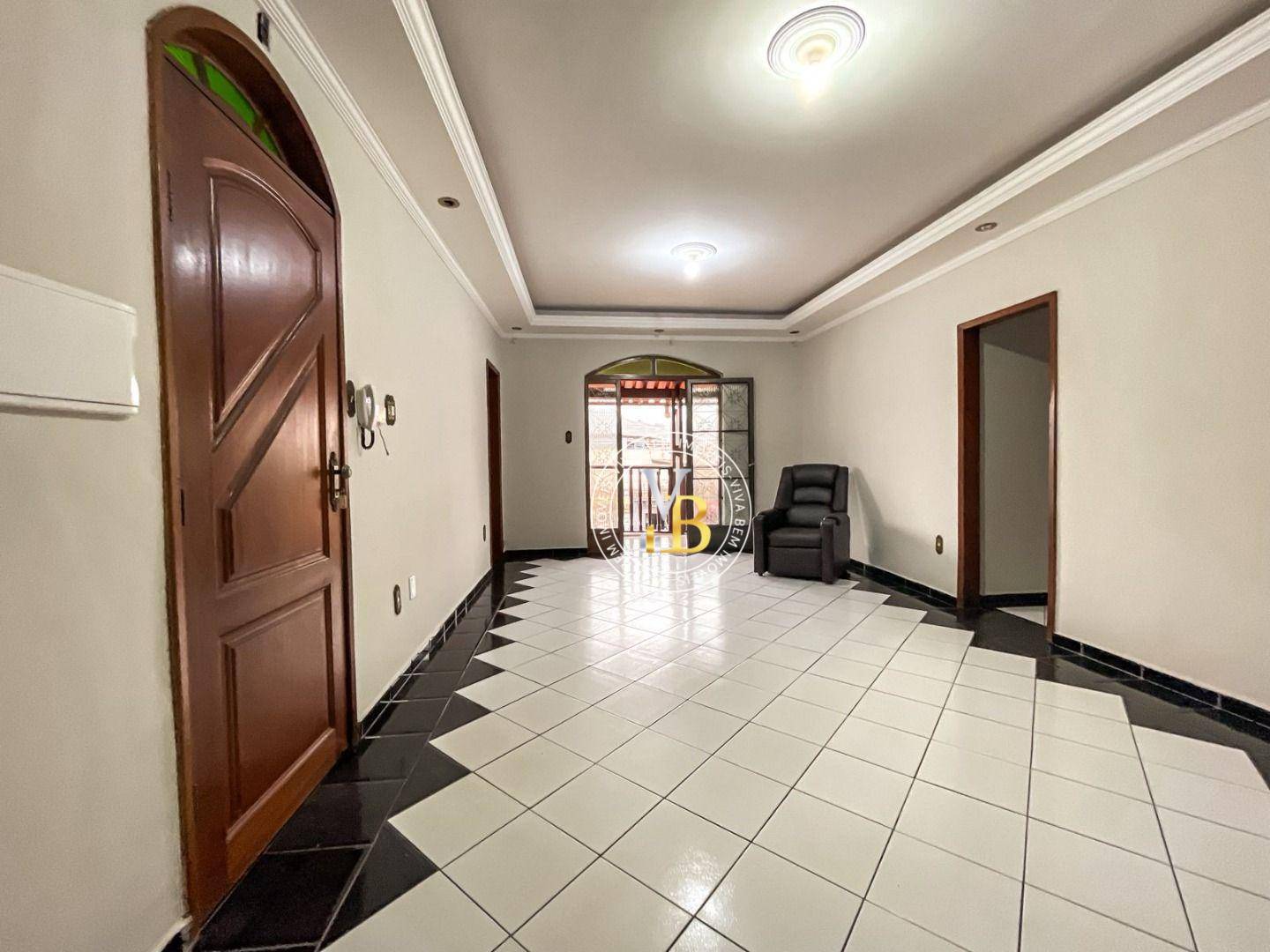 Casa para alugar com 4 quartos, 240m² - Foto 4