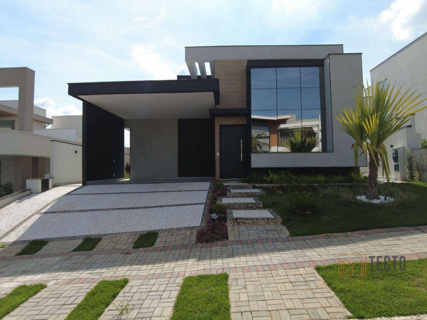 Casa de Condomínio à venda com 4 quartos, 259m² - Foto 2