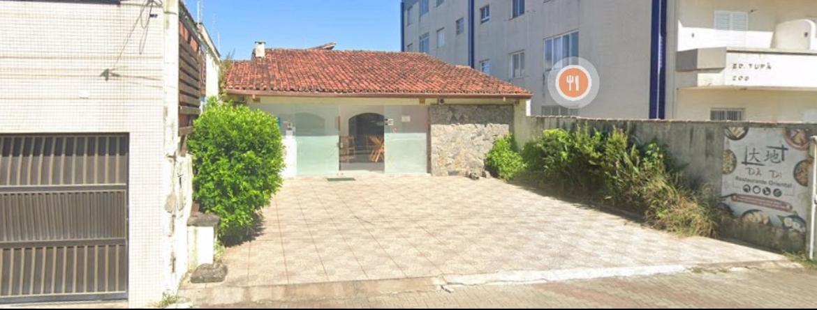 Casa para alugar com 4 quartos, 500m² - Foto 2