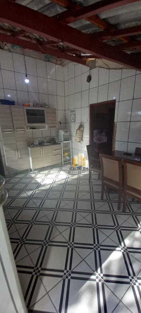 Casa à venda com 4 quartos, 180m² - Foto 4