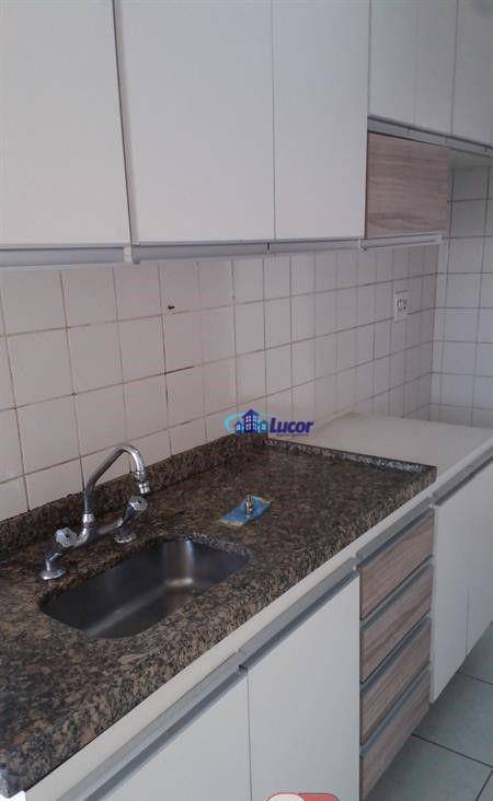 Apartamento à venda com 3 quartos, 70m² - Foto 2