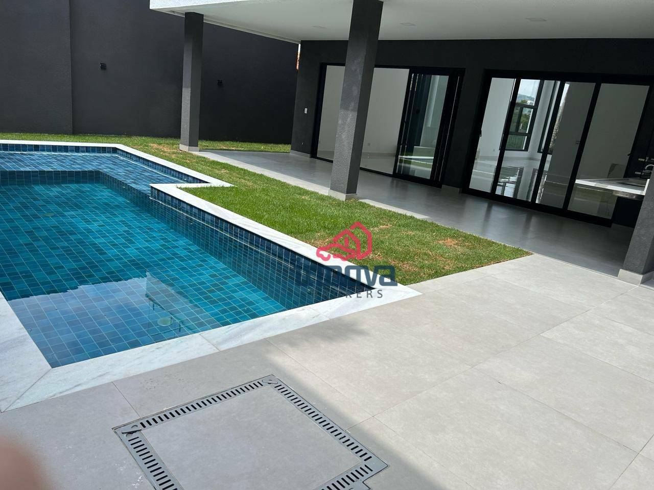 Casa de Condomínio à venda com 4 quartos, 356m² - Foto 1