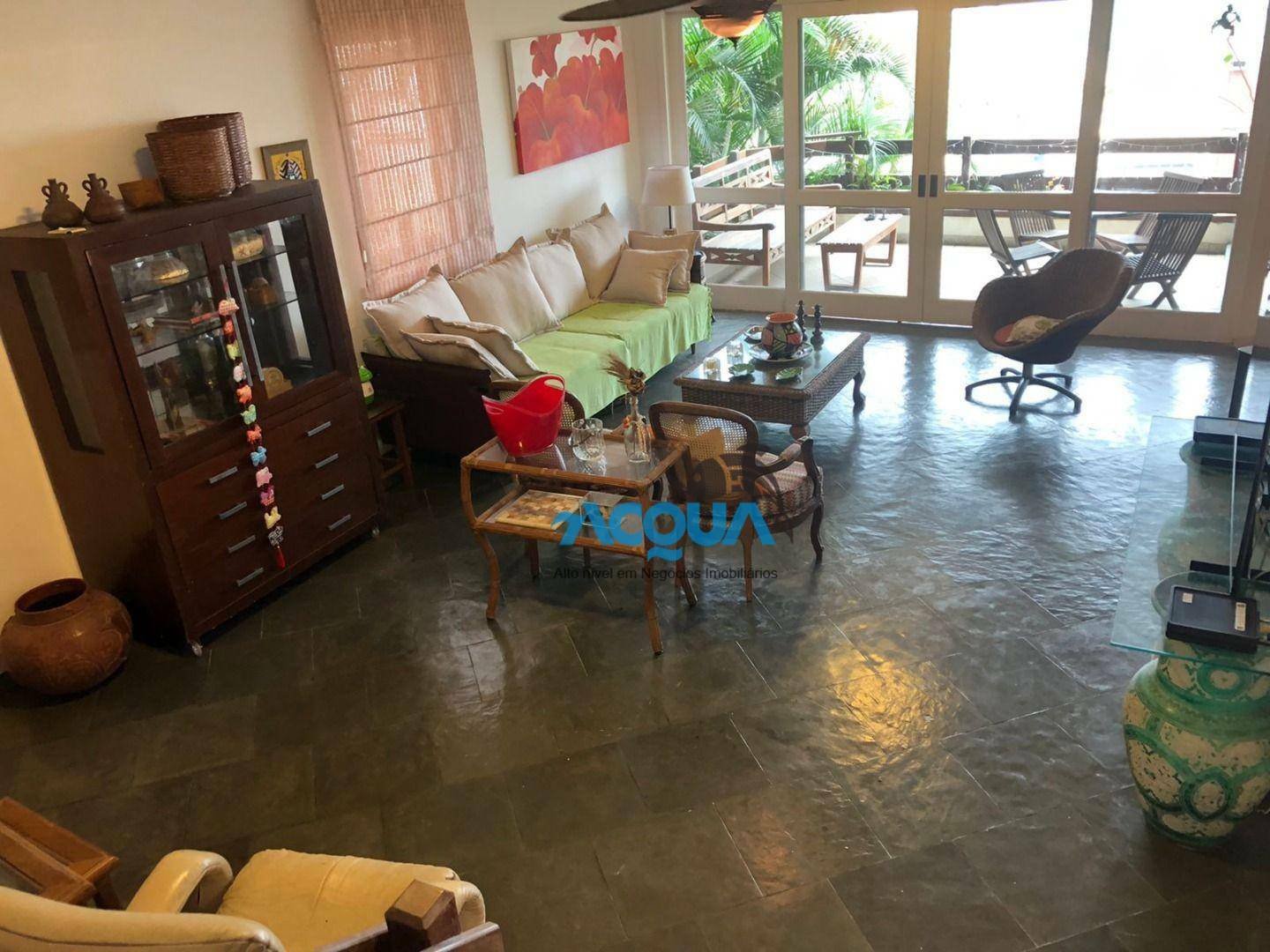 Casa de Condomínio à venda com 4 quartos, 300m² - Foto 2