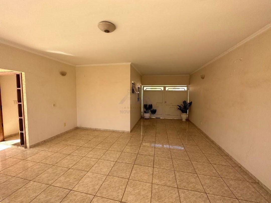 Casa à venda com 3 quartos, 234m² - Foto 2