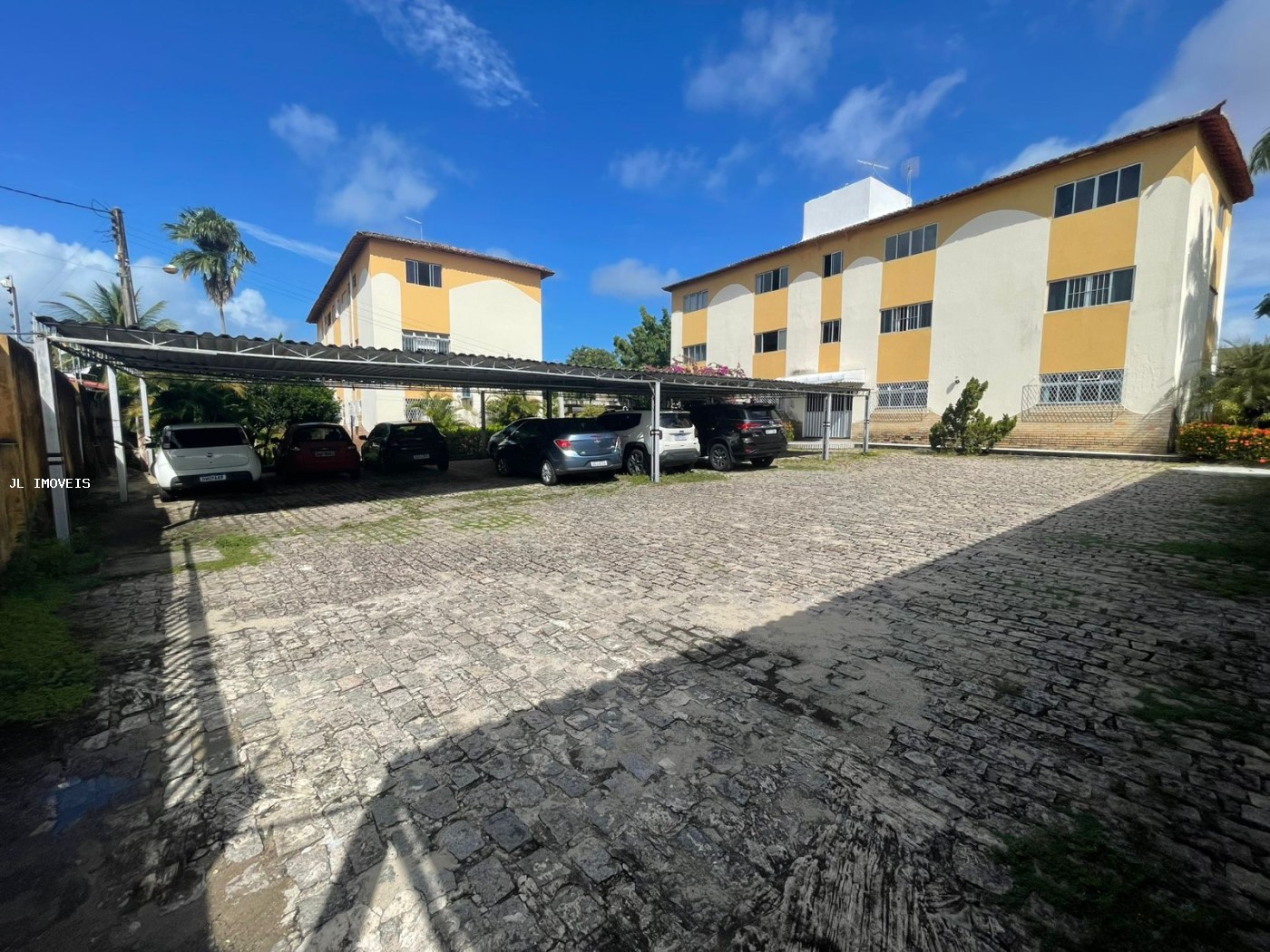 Apartamento à venda com 2 quartos, 75m² - Foto 2