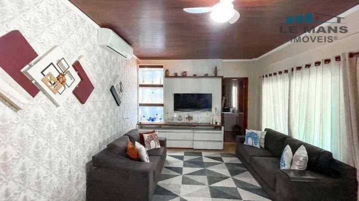 Casa de Condomínio à venda com 3 quartos, 230m² - Foto 2