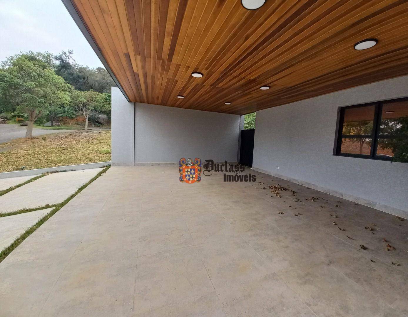 Casa de Condomínio para alugar com 4 quartos, 390m² - Foto 2