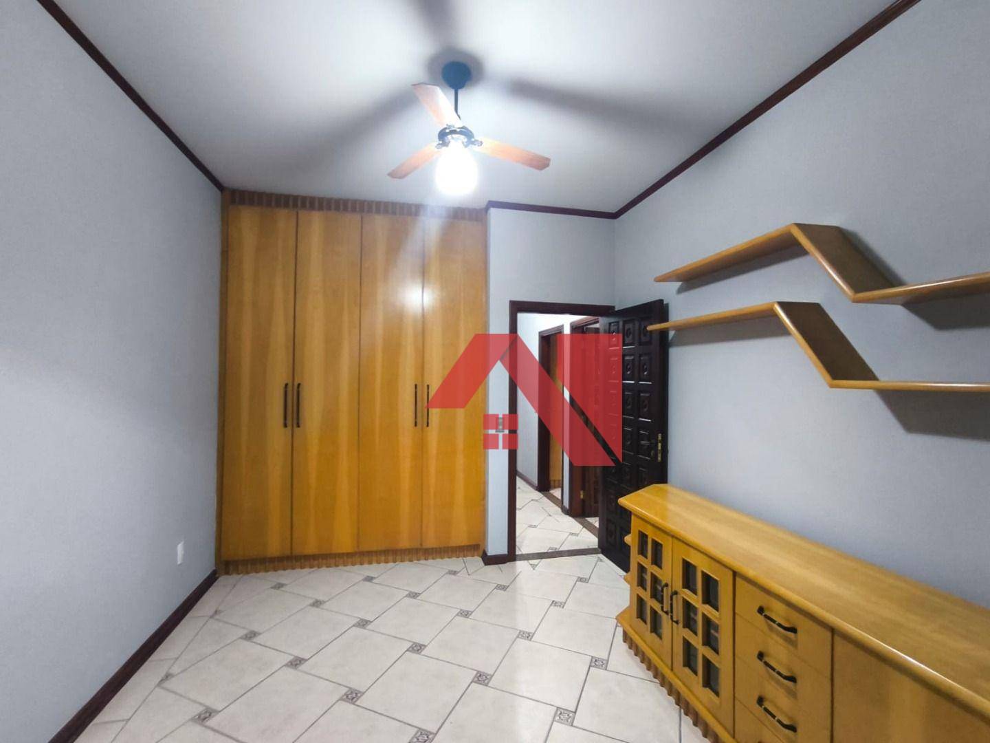 Casa à venda e aluguel com 3 quartos, 218m² - Foto 11