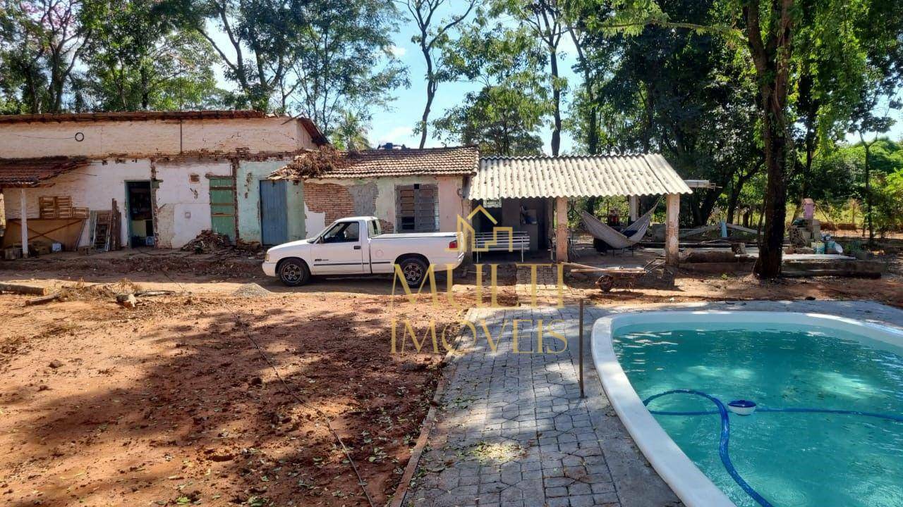 Chácara à venda com 3 quartos, 200m² - Foto 1