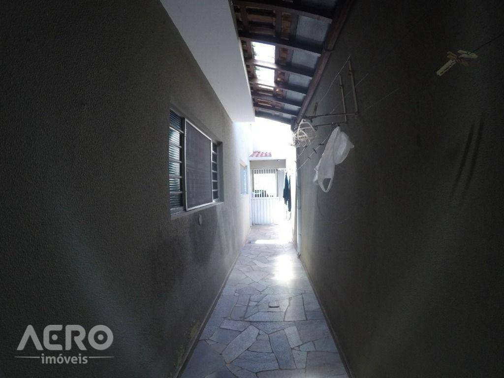 Casa à venda com 5 quartos, 317m² - Foto 4