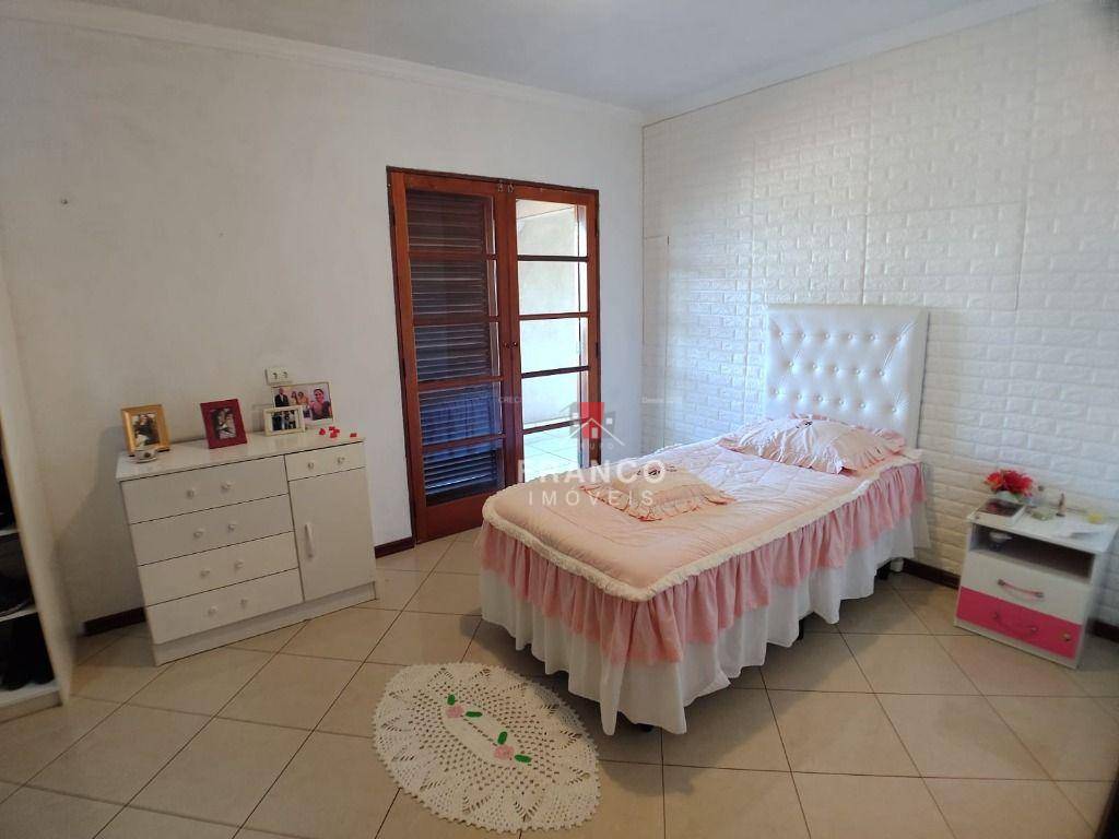 Casa à venda com 5 quartos, 332m² - Foto 24