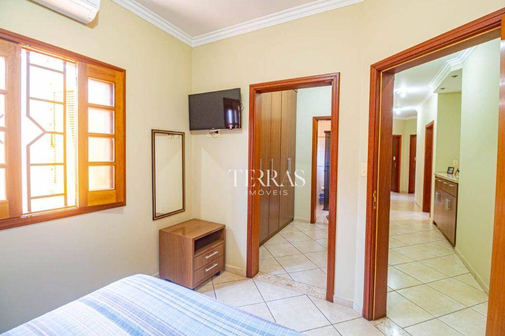 Casa à venda com 4 quartos, 300m² - Foto 17