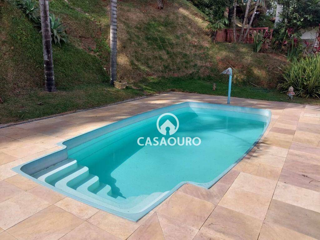 Casa de Condomínio à venda com 5 quartos, 385m² - Foto 2